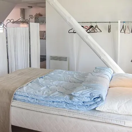 Appartement In With Wifi And Outdoor Swimming Pool